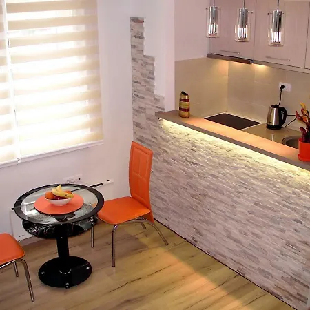 Green Garland Sanja,strict Center Apartment