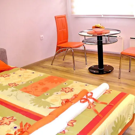 Apartment Green Garland Sanja,strict Center *